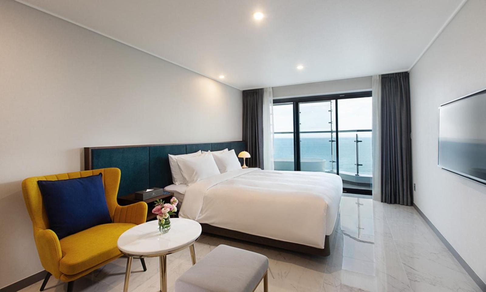 Busan Yeongmu Parade Hotel Haeundae Beach Exterior photo